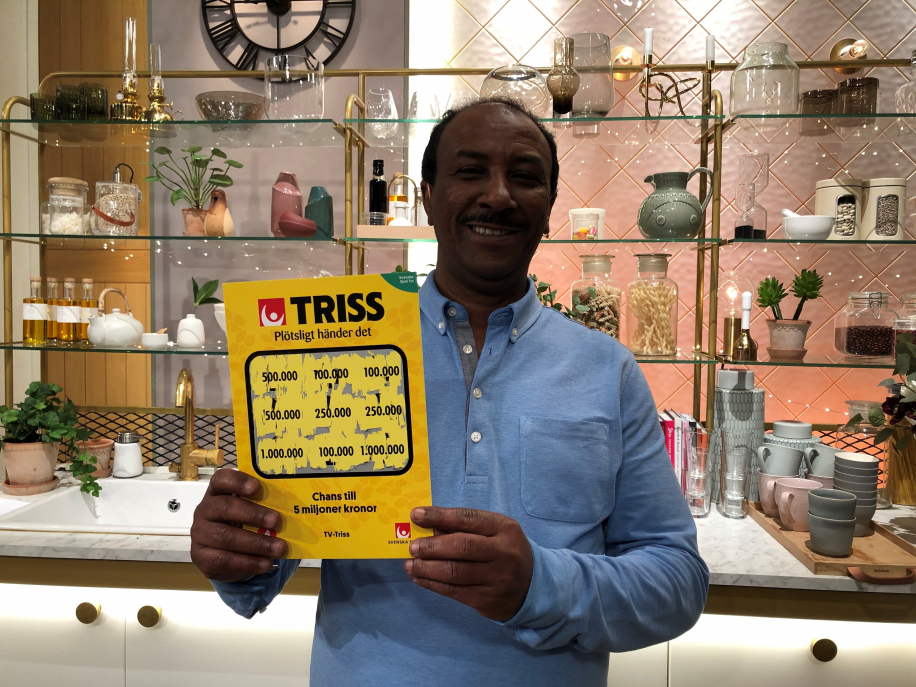 SFI-studenten Kahsay Tadese Debas från Trångsviken skrapade fram 100 000 kronor på Triss i tv som bidrag till körkort.