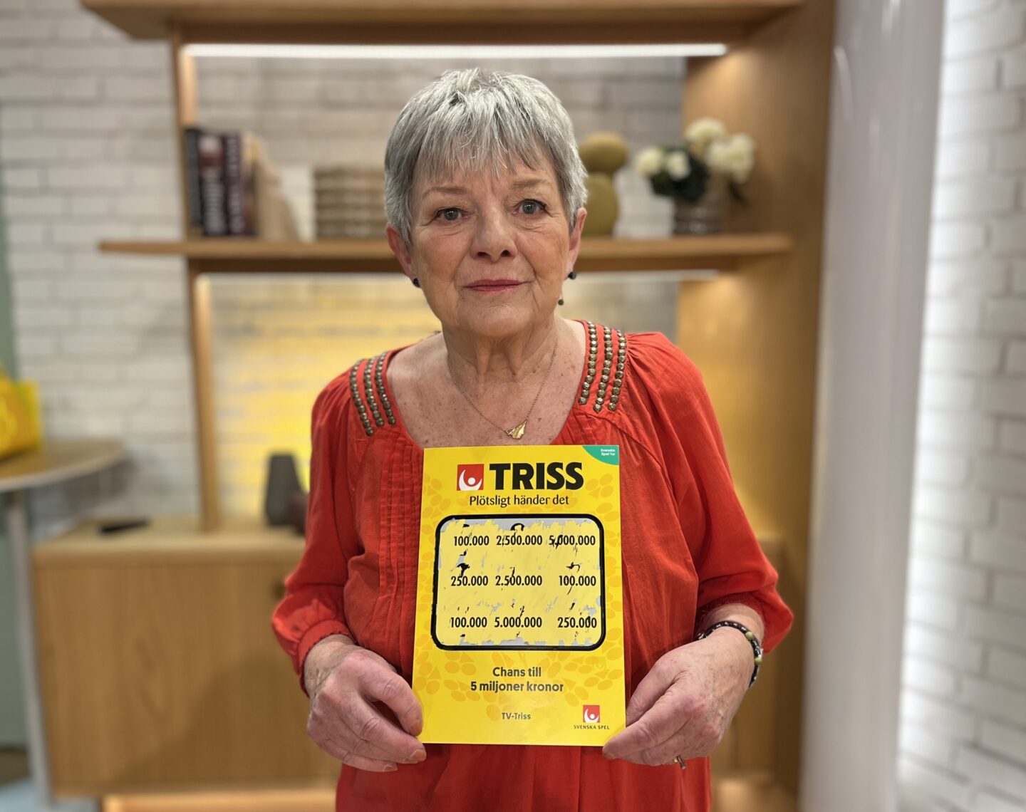 Anita från Enköping skrapade fram 100 000 kronor i Nyhetsmorgon