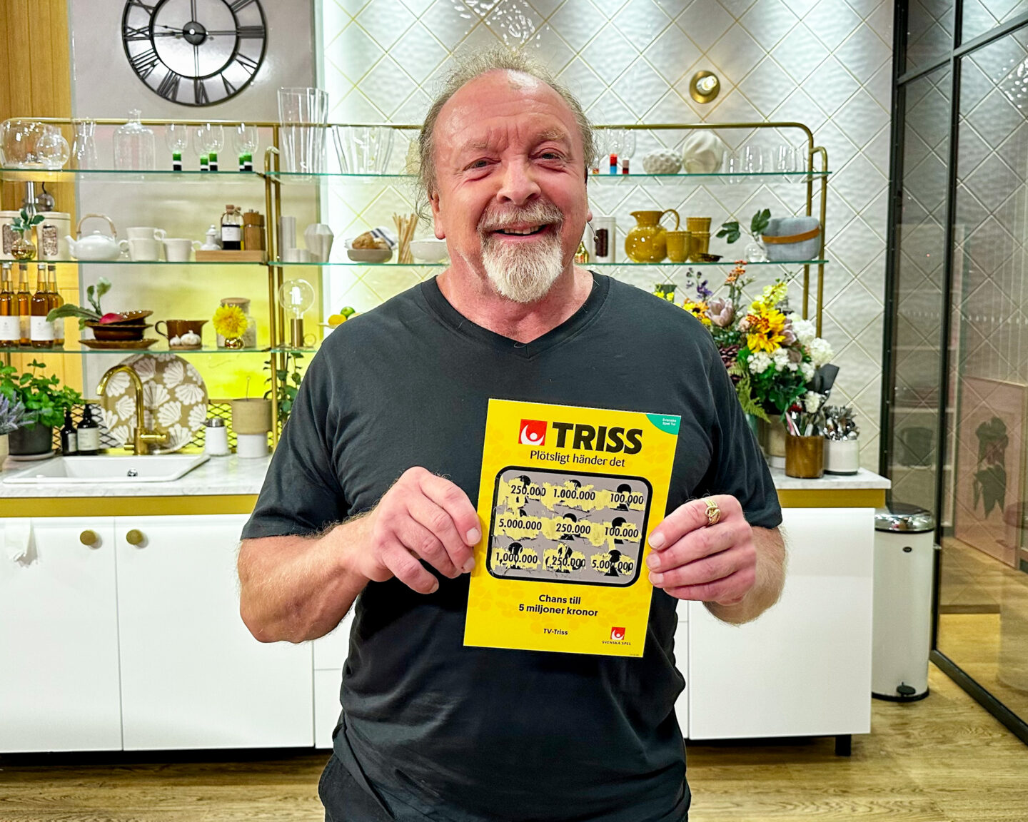 Anders från Kalmar vann 250 000 kronor på TV-Triss. Nu vill han bjuda familjen på en resa till Medelhavet och uppfylla drömmen om att uppleva Tierra del Fuego i Sydamerika.|Anders från Kalmar vann 250 000 kronor på TV-Triss. Nu vill han bjuda familjen på en resa till Medelhavet och uppfylla drömmen om att uppleva Tierra del Fuego i Sydamerika.