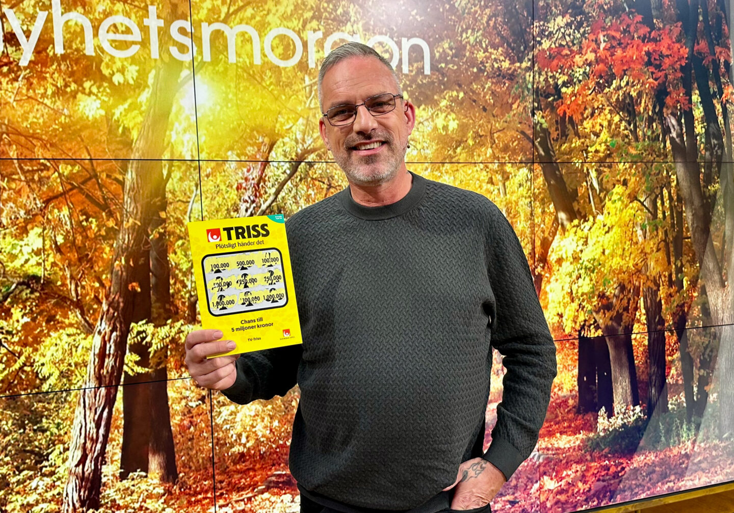 Fredagsmorgonen bjöd på glädje i TV4 Nyhetsmorgon när jakt- och seglingsintresserade Jörgen från Enköping skrapade fram en storvinst på Triss. Vinsten på 100 000 kronor kommer gå till långväga resor till Filippinerna och Vietnam.