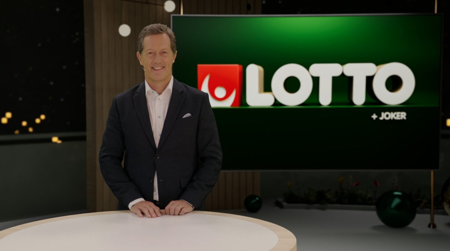 Ett par från Åtvidaberg fick ett glatt samtal från tennislegendaren Jonas Björkman när han gratulerade dem till en miljon kronor i vinst på Lotto Andra Chansen. Nu söker Svenska Spel Tur efter Östergötlands andra miljonvinnare från i lördags som är hemmahörande i Norrköping.