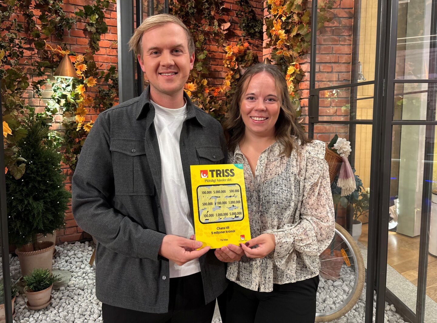 Daniel och Julia från Katrineholm skrapade Triss i tv – drömmer om hus