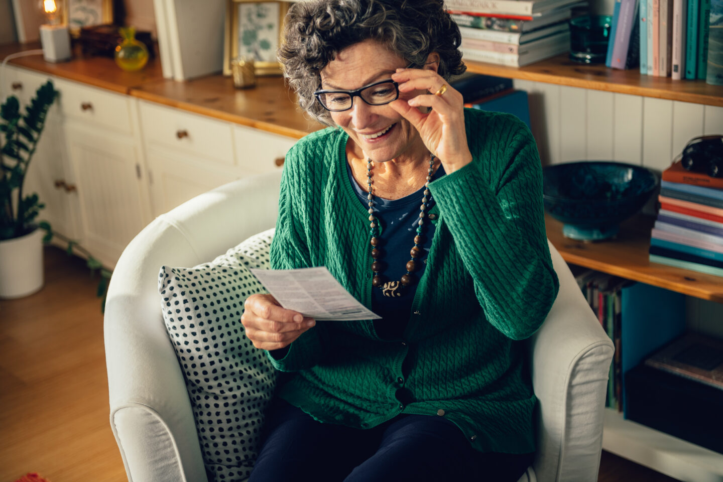 En pensionerad kvinna från Norrköping fick en glädjechock när hon en vecka efter Lottos dragning av Andra Chansen gjorde henne till en av 30 nyblivna vinnare till en miljon kronor. Nu kommer hon dela med sig till sina barn och barnbarn samt åka på en solresa.