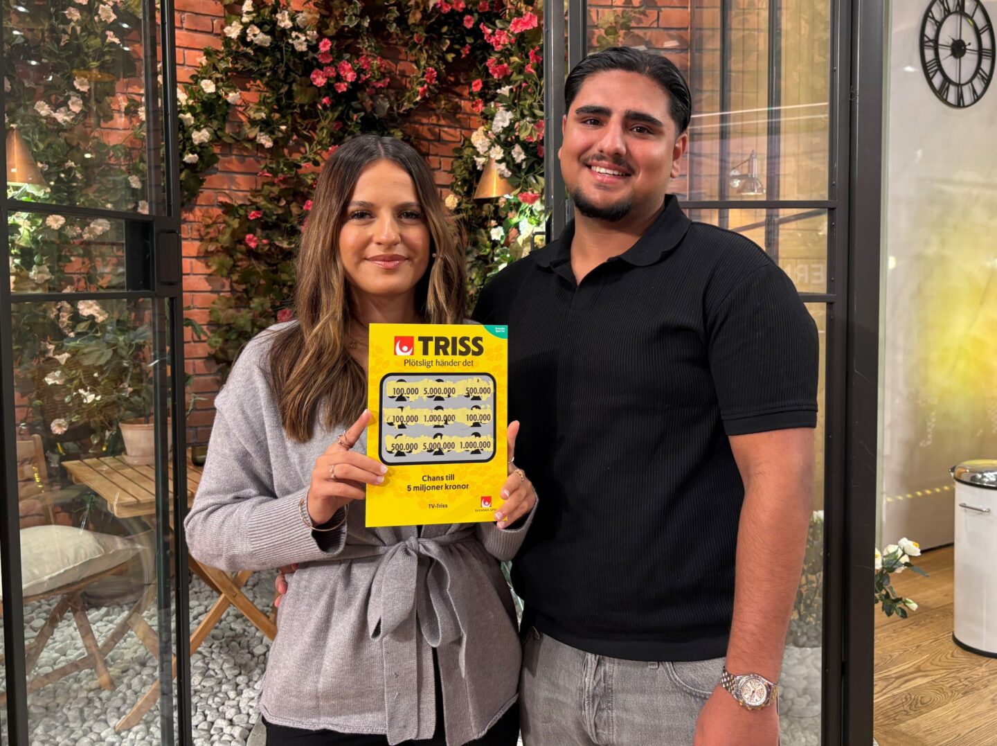 Växjöbon Esther skrapade Triss i tv – firar vinsten med resa