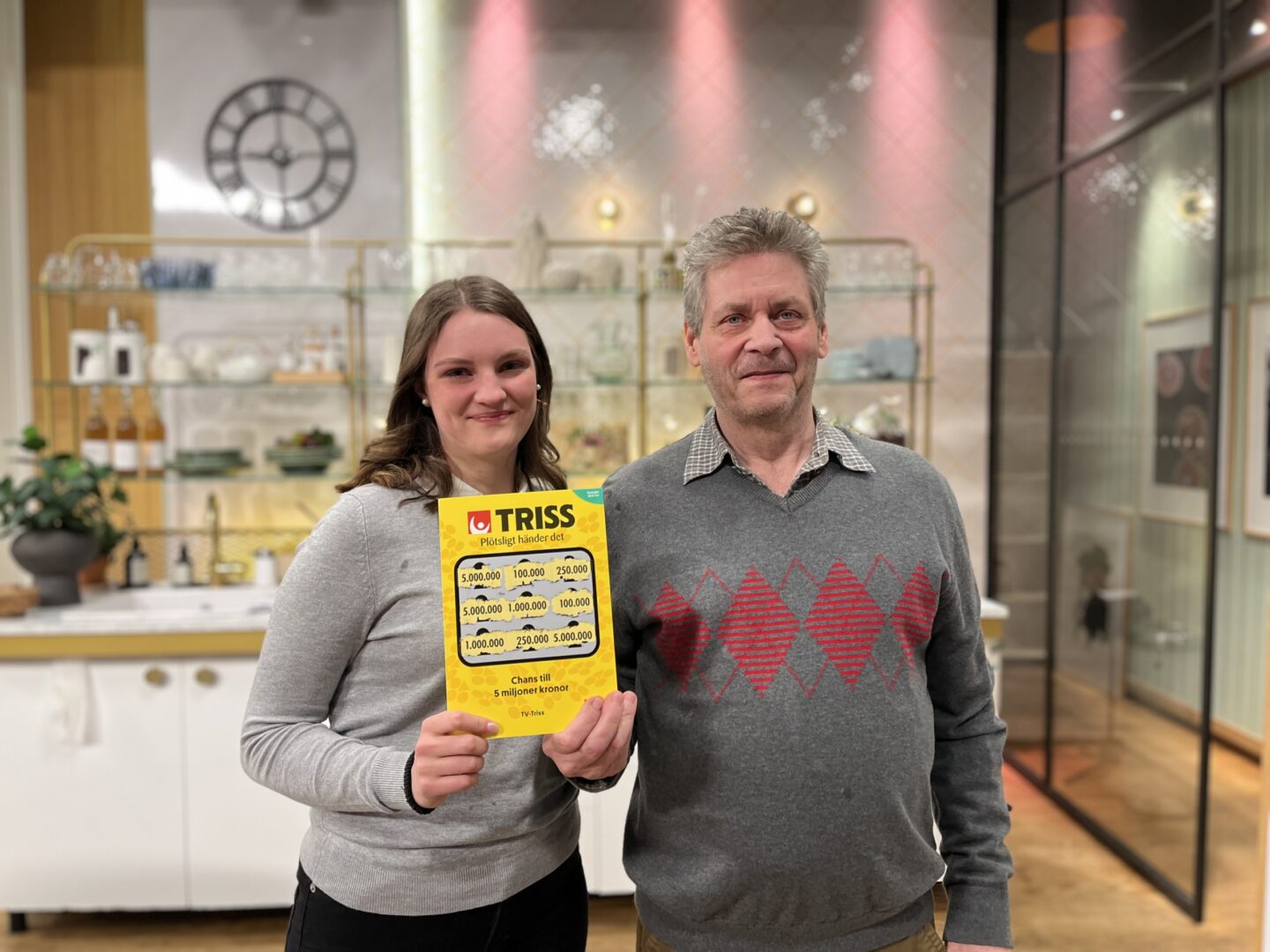 Felicia skrapade fram fem miljoner på Triss åt sin pappa