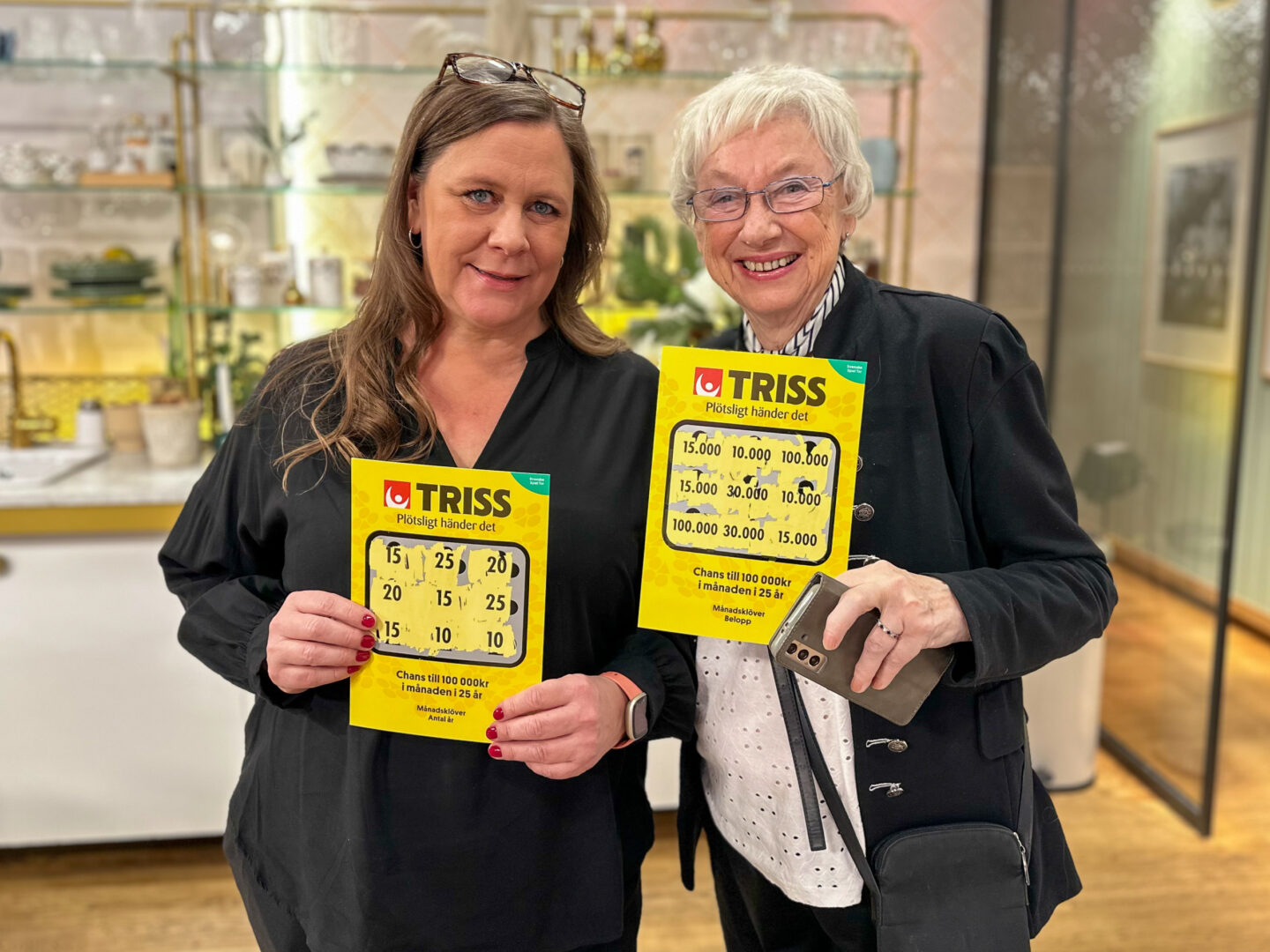 Christina och Eva fick dela glädjen över Trissvinsten på 2