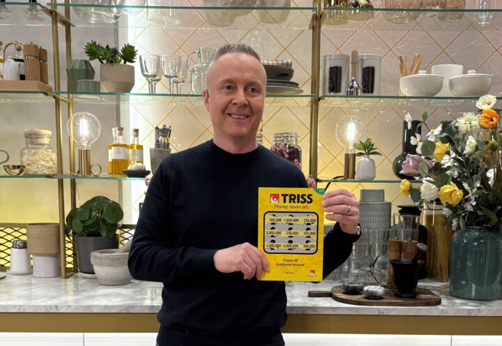 Dennis från Johanneshov skrapade Triss i tv – vann 100 000 kronor|Dennis från Johanneshov skrapade Triss i tv - vann 100 000 kronor