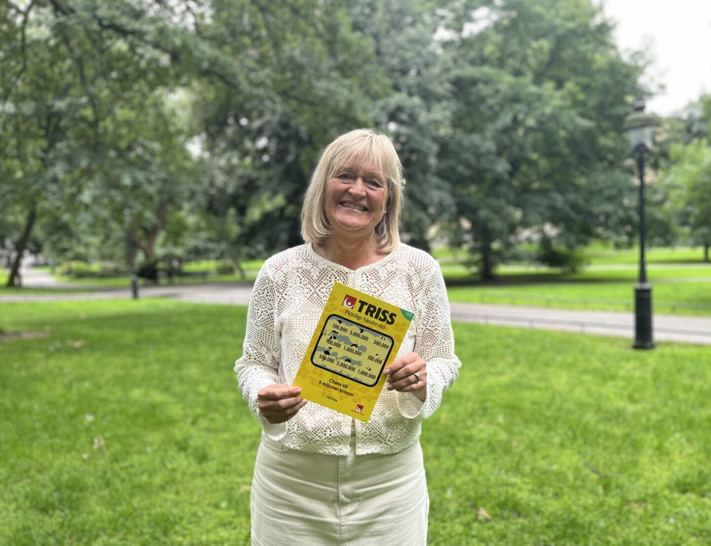 Susanne från Falkenberg skrapar Triss i tv - vinner 100 000 kronor|Falkenbergsbon Susanne vann 100 000 kronor på Triss|