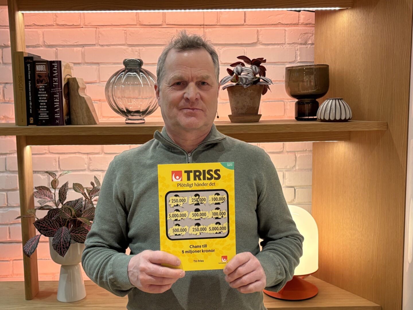 Travhästtränaren Mikael från Bollstabruk skrapade fram en kvarts miljon kronor på Triss i tv