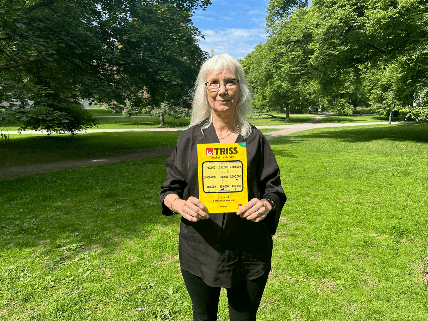 Marita skrapade fram storvinst åt sin pappa på Triss – firar med tårta och kaffe