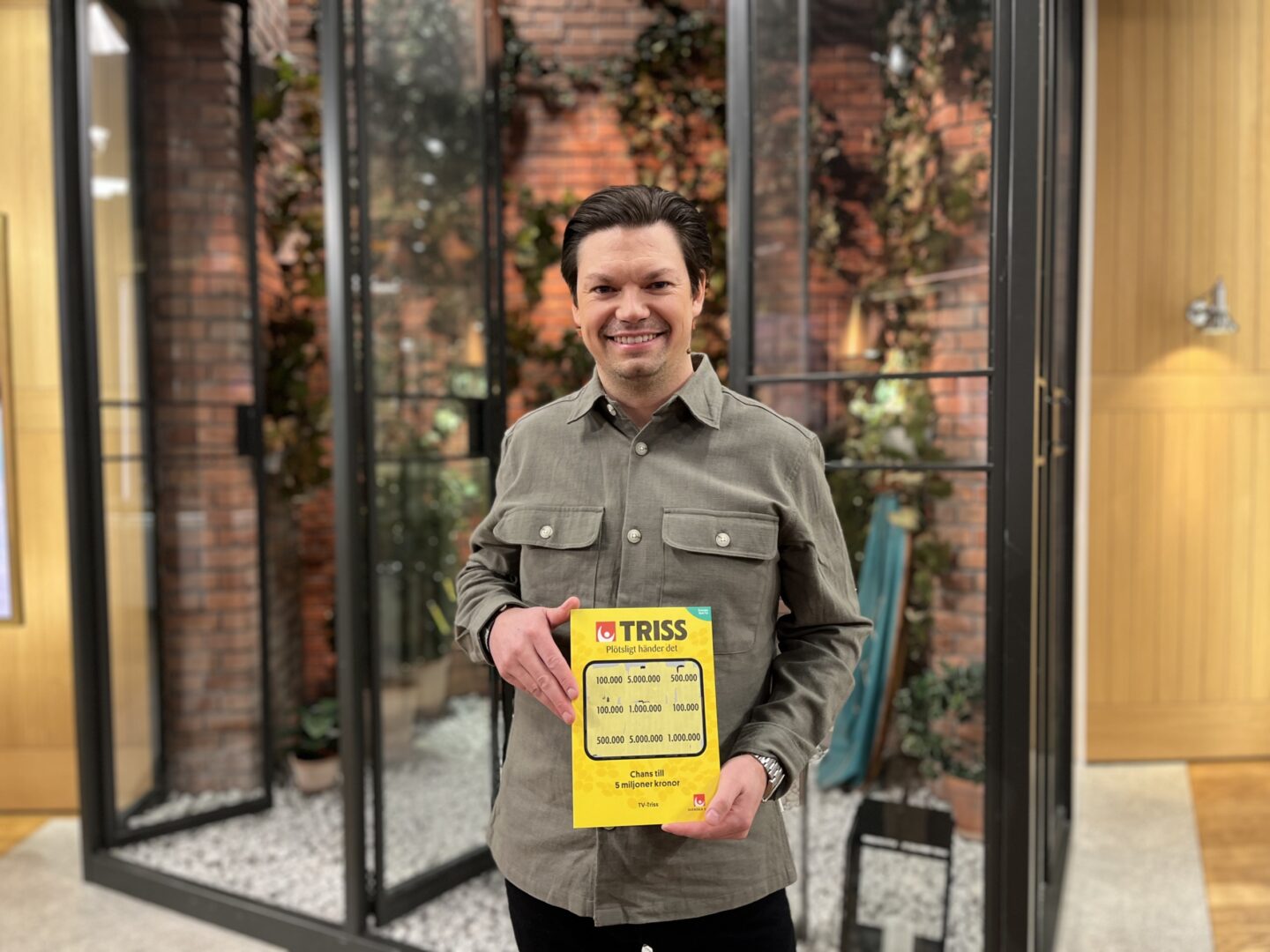 Björn från Kiruna skrapade fram 100 000 kronor på Triss i tv åt sin mamma