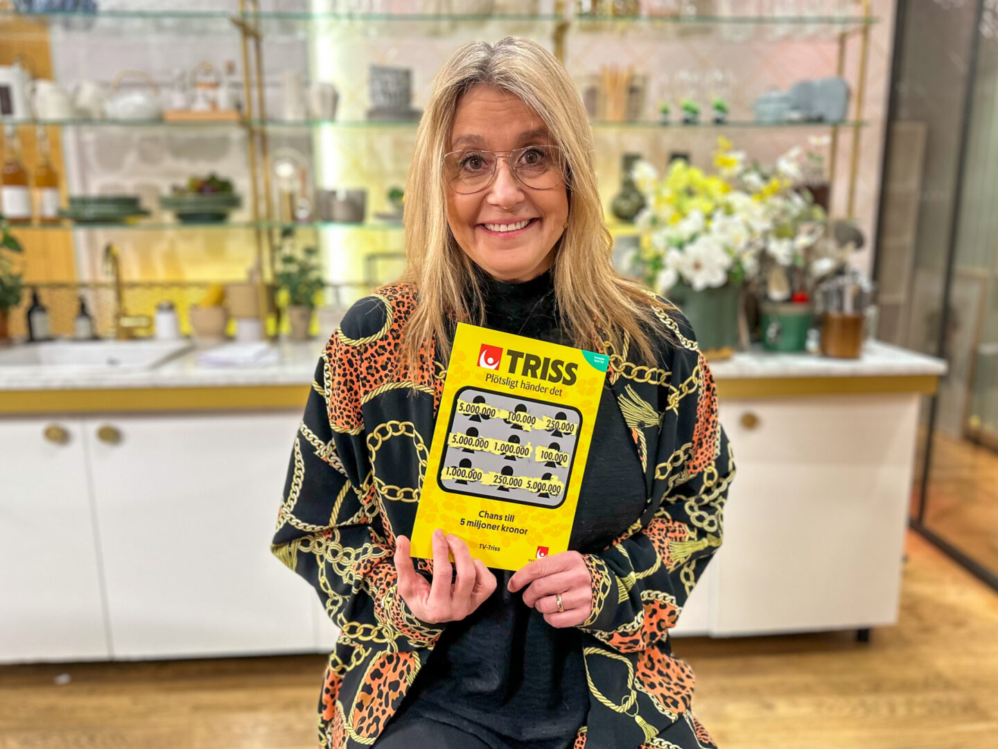 Parkeringsvakten Sussi vann fem miljoner på Triss i TV4 Nyhetsmorgon under onsdagen. Nu kommer hon förverkliga stugdrömmar och köpa en ny bil