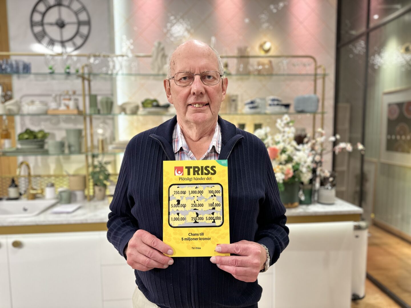 Pensionären Bengt från Båstad vann en kvarts miljon kronor på Triss i TV4 Nyhetsmorgon till bland annat välgörenhet och gårdsrenovering.