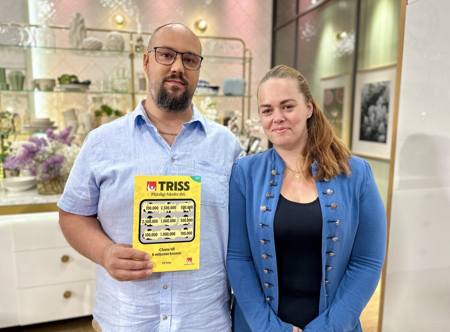 Pär och Jennie från Ösmo vann 100 000 kronor på Triss i TV4 Nyhetsmorgon till en härlig sommarsemester med barnen.