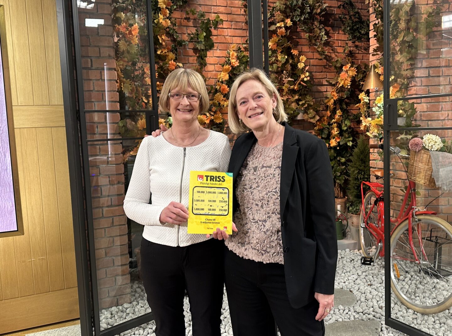 Väninnorna Carin och Marie från Växjö vann storvinst på Triss – skrapat ihop sedan 1986|Väninnorna Carin och Marie från Växjö vann storvinst på Triss – skrapat ihop sedan 1986