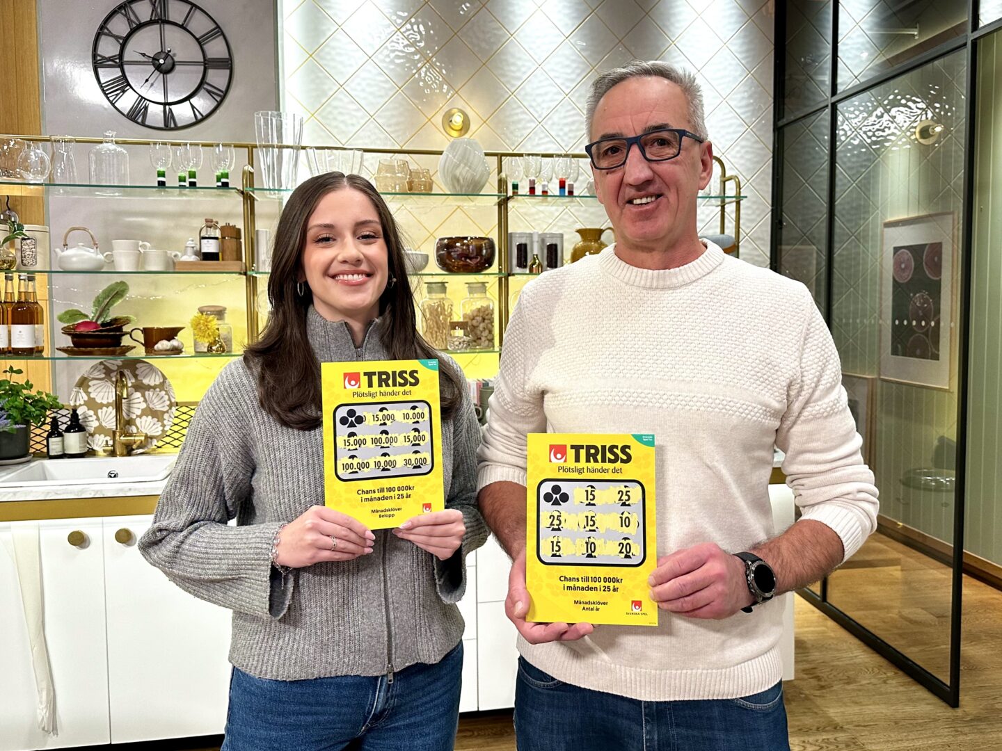 Tack vare en prenumeration på Triss skrapade Mirsad från Helsingborg fram tre Klöver-symboler. Under lördagsmorgonen fick dottern Alma äran att skrapa fram vinsten på totalt 2,7 miljoner kronor i TV4 Nyhetsmorgon. Nu planerar de att åka på en drömresa till Kuba.