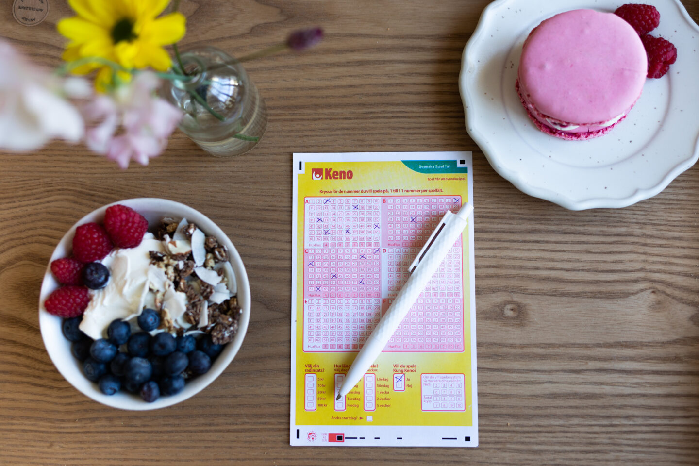 Ett pensionerat par från Marks kommun vann en miljon kronor på Keno som de nu funderar på att lägga på en husbil.