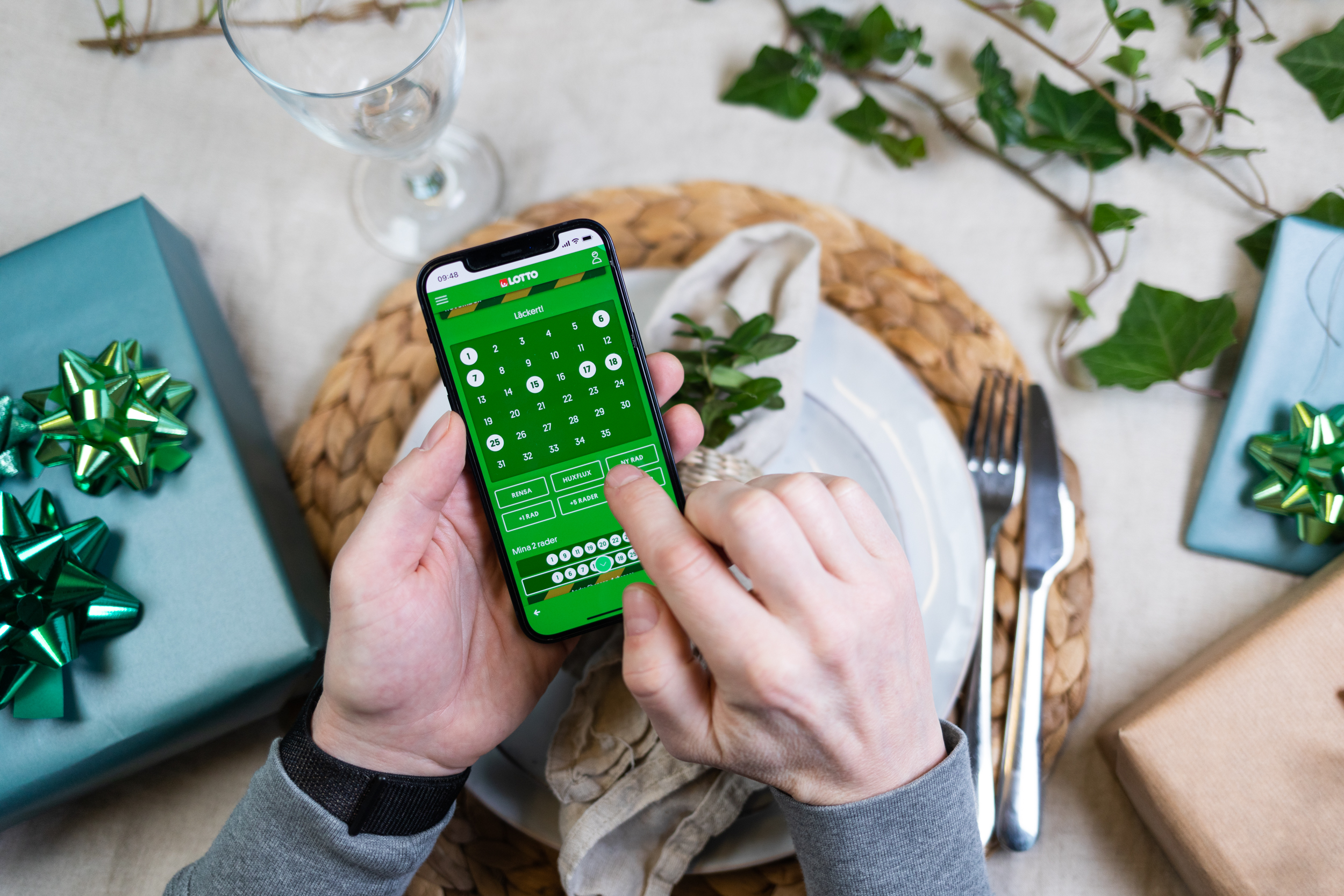 En man i Helsingborg var en av tre vinnare med sju rätt på lördagens Lotto 1 som tog hem 1