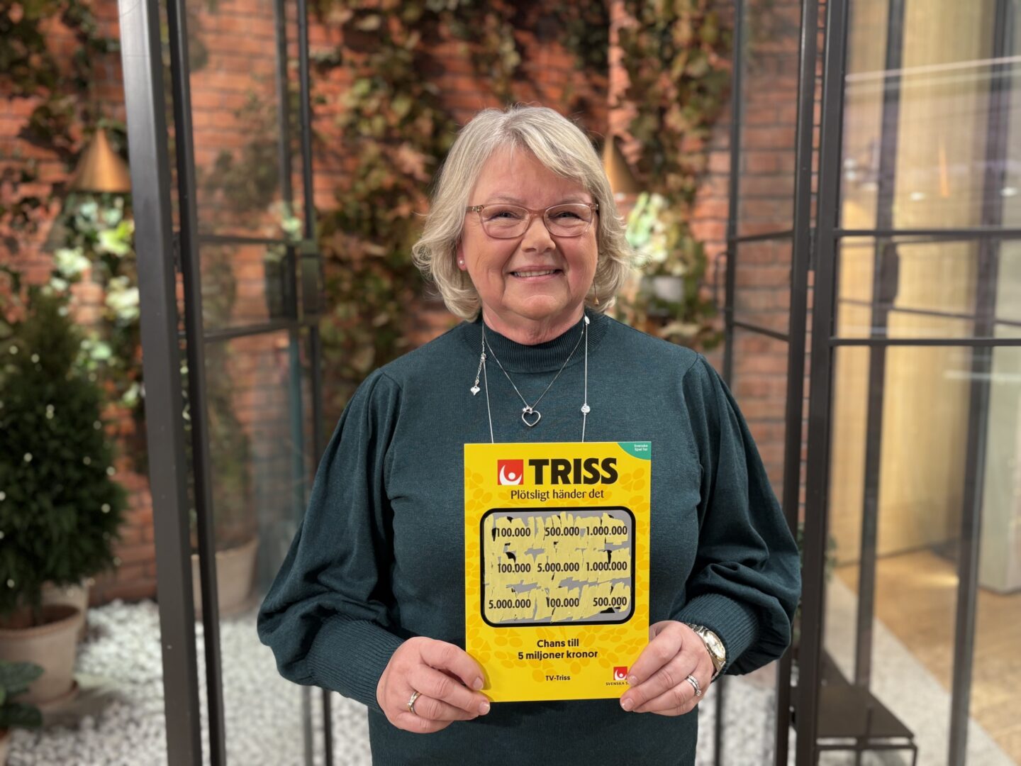 Monica från Enköping skrapade Triss i tv - vann 100 000 kronor