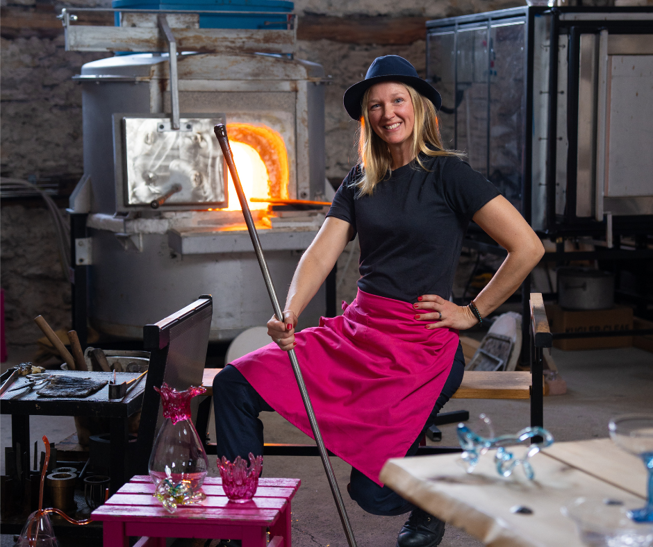 Keno bjuder in tio toppvinnare till glasblåsningshelg på Gotland