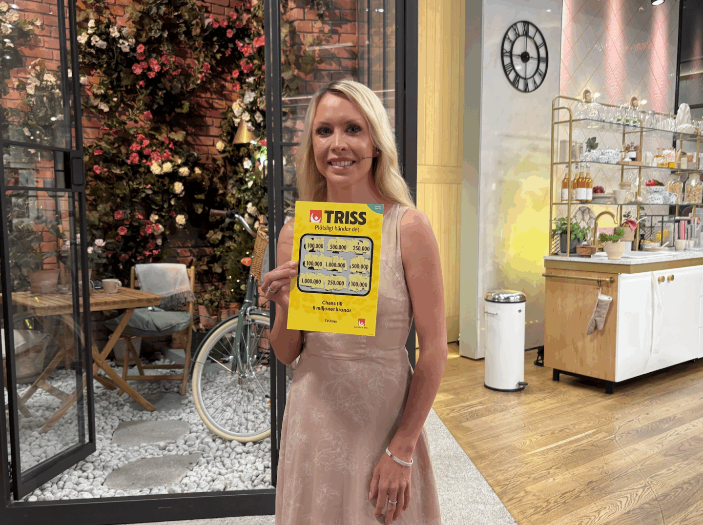 Anna från Bromma skrapade fram 100 000 kronor på Triss i tv|Anna från Bromma skrapade fram 100 000 kronor på Triss i tv