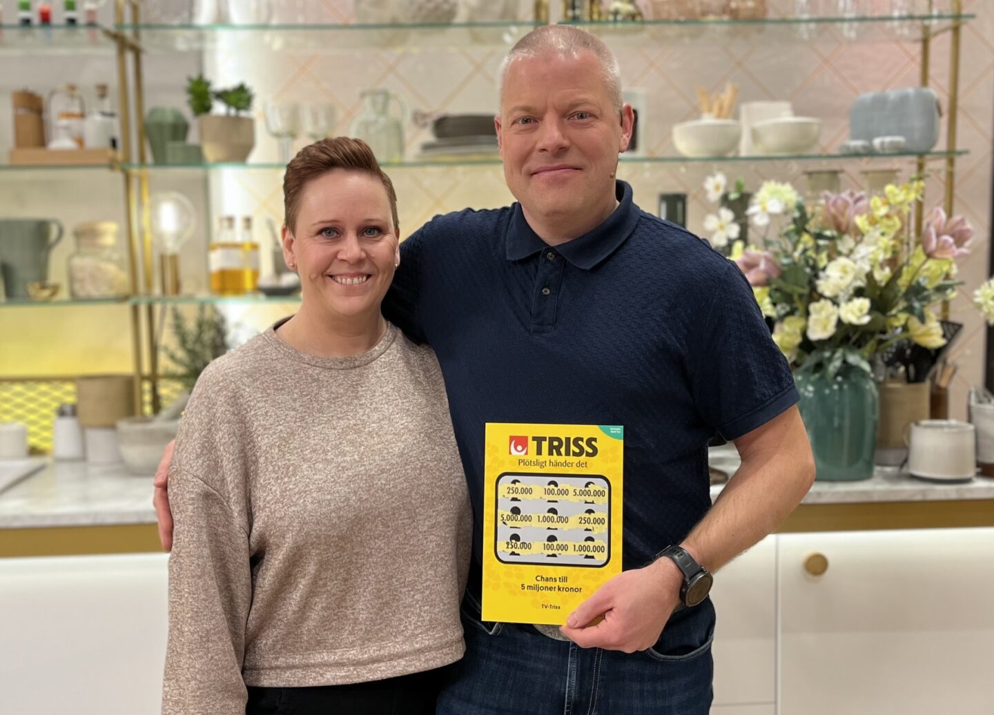 Emil skrapade fram en kvarts miljon kronor på Triss i tv|Emil skrapade fram en kvarts miljon kronor på Triss i tv