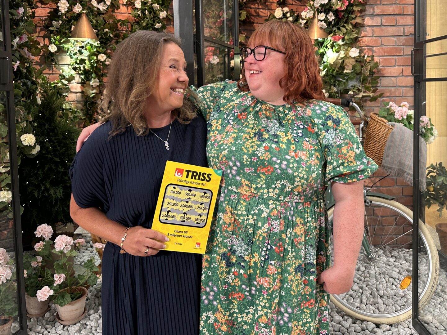 Maria från Ugglarp vann 100 000 kronor på Triss i tv – delar vinsten med sin syster