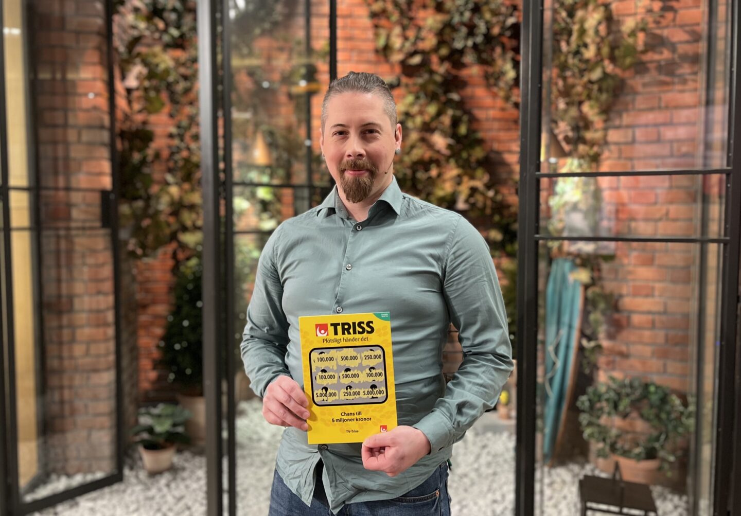 Linköpingsparet Simon och Josefin vann 100 000 kronor på Triss i tv