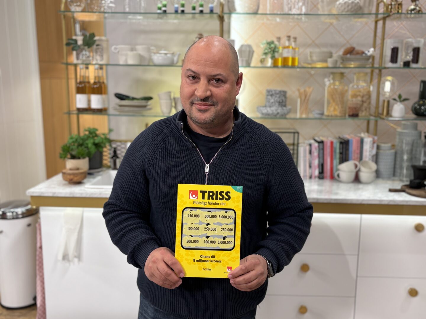 Victor från Enköping skrapade fram en kvarts miljon kronor på Triss i tv