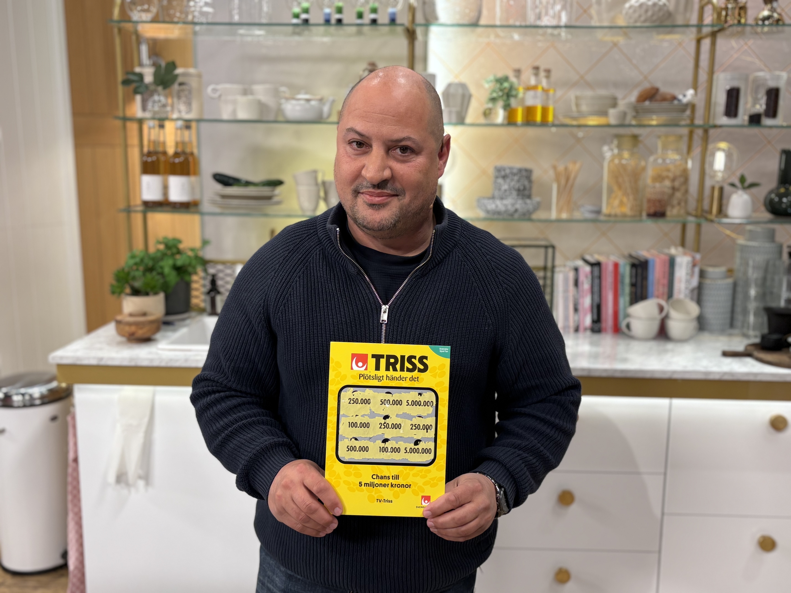 Victor från Enköping skrapade fram en kvarts miljon kronor på Triss i tv