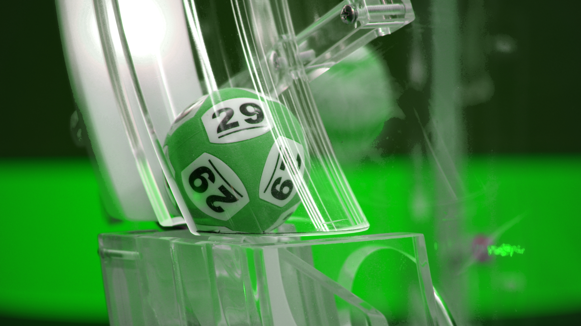 Man i 40-årsåldern från Göteborg vann över en miljon kronor på Lotto. Nu väntar firande, investeringar och drömresor.