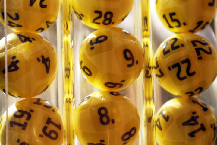 En man i 60-årsåldern från Nacka vann över 10,6 miljoner kronor på Eurojackpot. Nu väntar mer golfspelande tack vare vinsten.