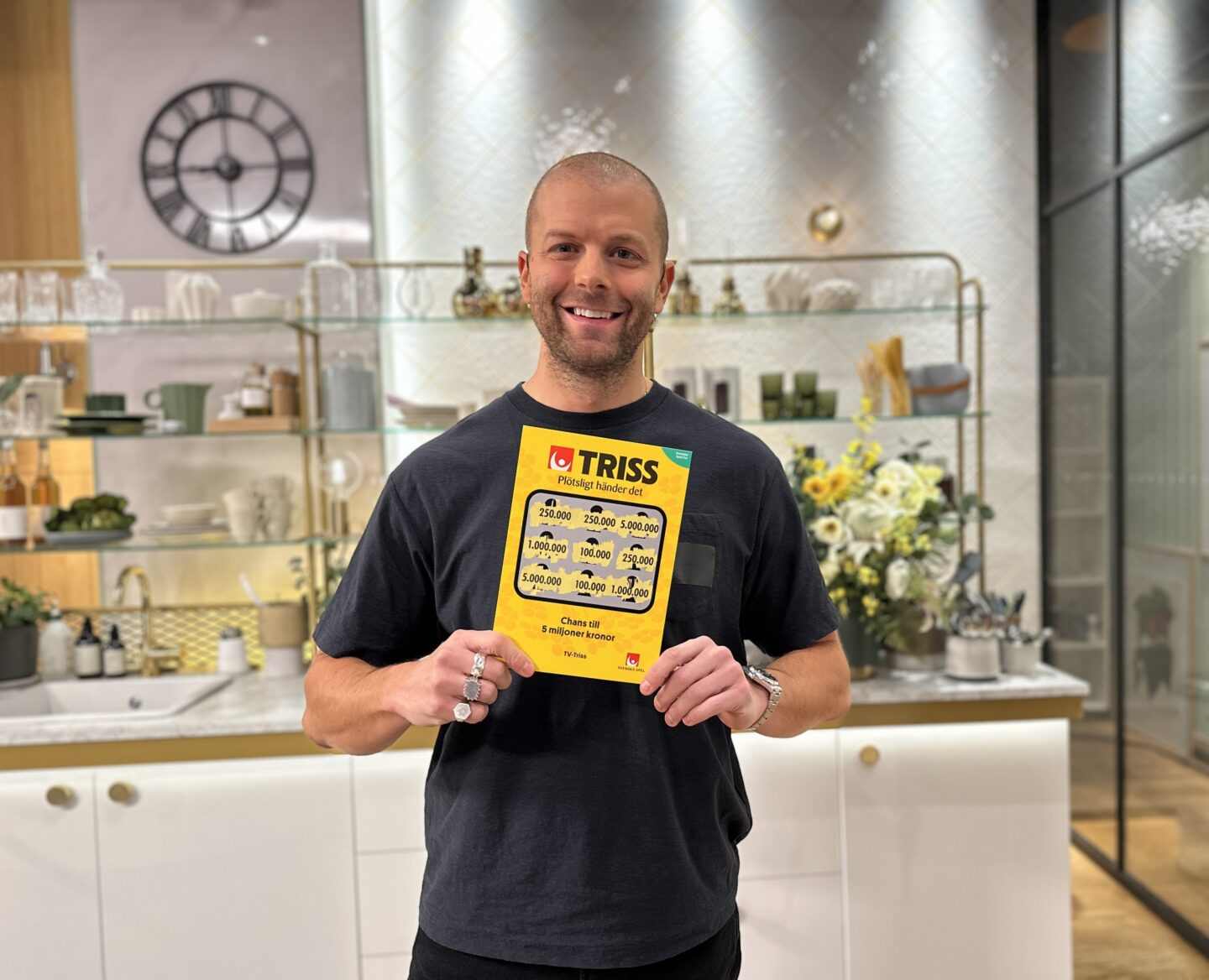 Burre från Stockholm vann en kvarts miljon till sin systers vän på Tv-Triss