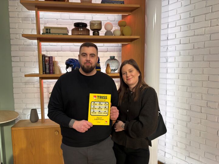 Skelleftebon Pontus skrapade Triss i tv – vinsten går till sommarens bröllop