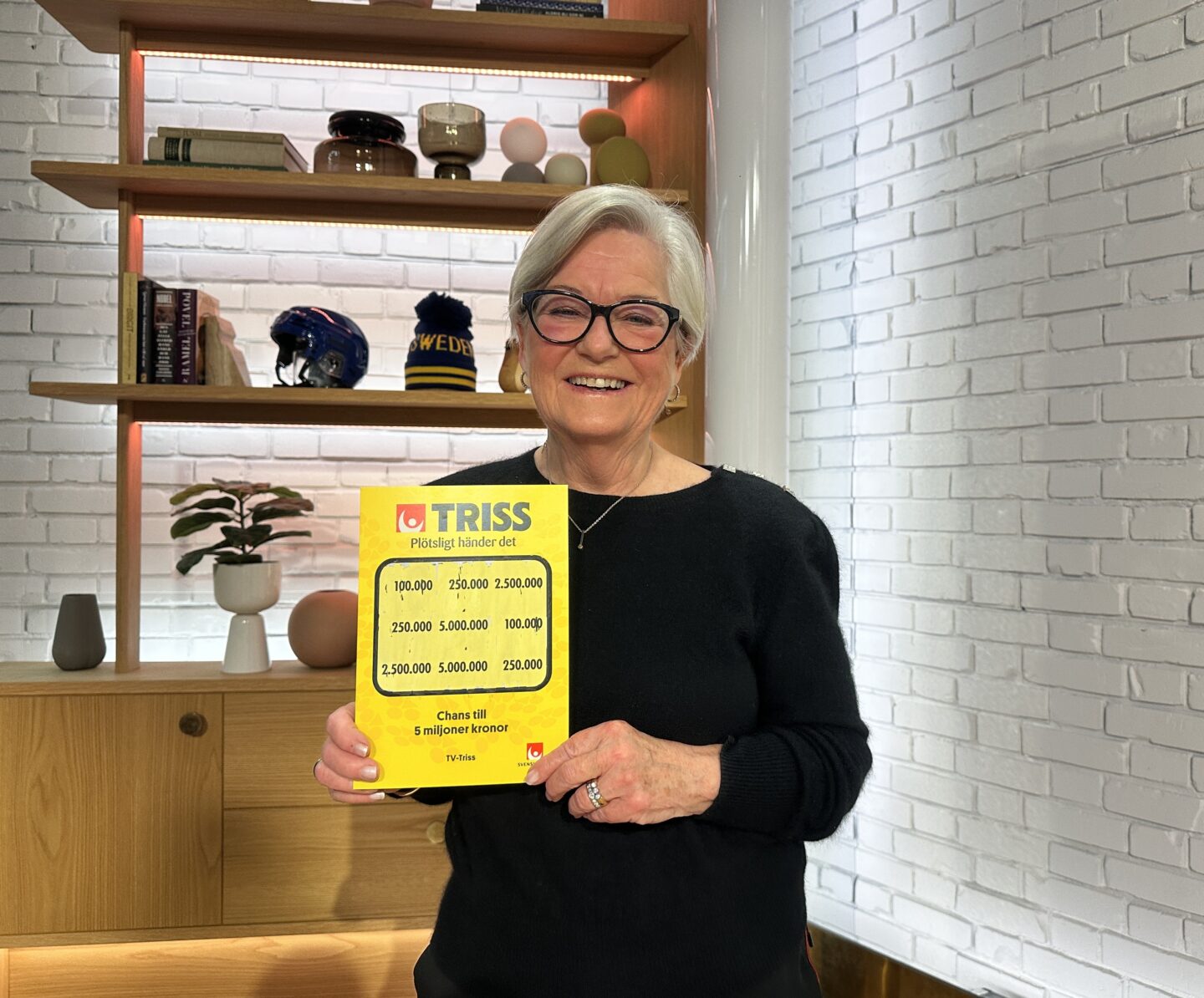 Fredagsmorgonen var allt annat än ordinär för Maj-Lis från Torslanda som skrapade Triss i tv. Lott nummer 27 i lådan ledde till en vinst på 250 000 kronor – en vinst som Maj-Lis nu vill använda till att skapa nya minnen med familjen.