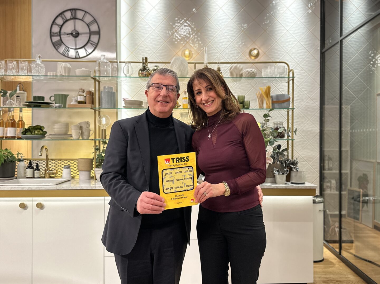 Under onsdagsmorgonen skrapade frisören Yosef från Södertälje Triss i tv. Lott nummer 21 i lådan ledde till en vinst på 250 000 kronor – en vinst som Yosef nu vill använda till att ta med hela familjen på semester.