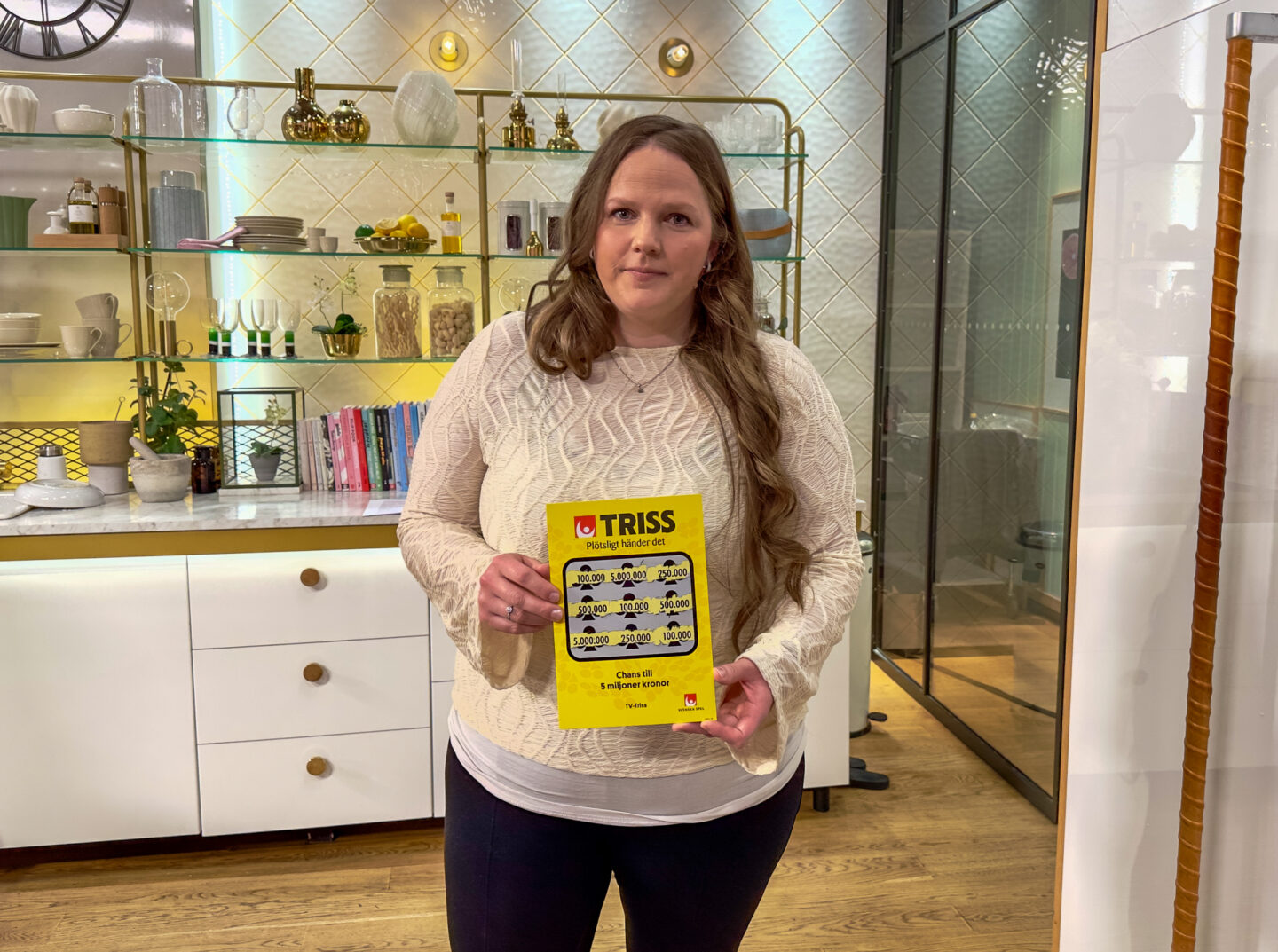 Eva och Mats från Offerdal vann 100 000 kronor på Triss i TV4 Nyhetsmorgon efter att ha löst in småvinster, nu väntar husrenoveringar.