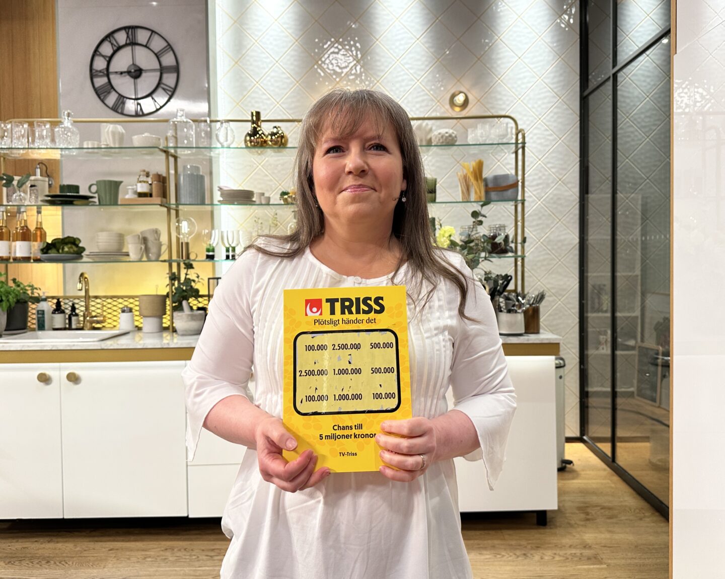 Anna från Lindome inledde veckan med att skrapa Triss i TV4 Nyhetsmorgon. En lott vald på måfå ledde till en vinst på 100 000 kronor – en vinst som Anna nu bland annat vill använda till att köpa en ny soffa.