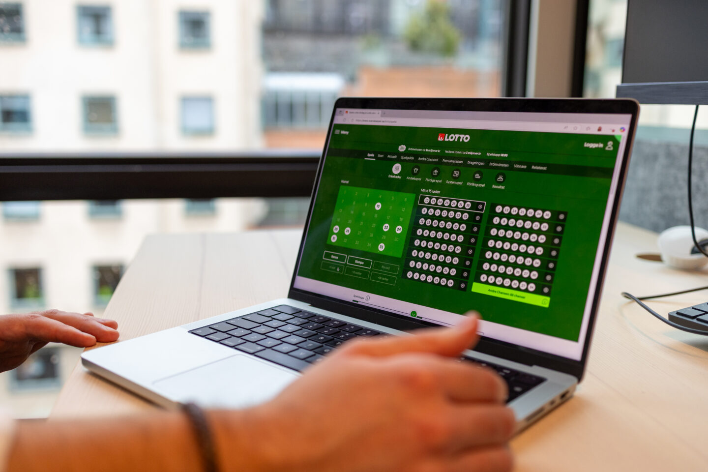 En man i 40-årsåldern från Åtvidaberg fick en oväntad överraskning under onsdagens Lottodragning när han vann en miljon kronor.