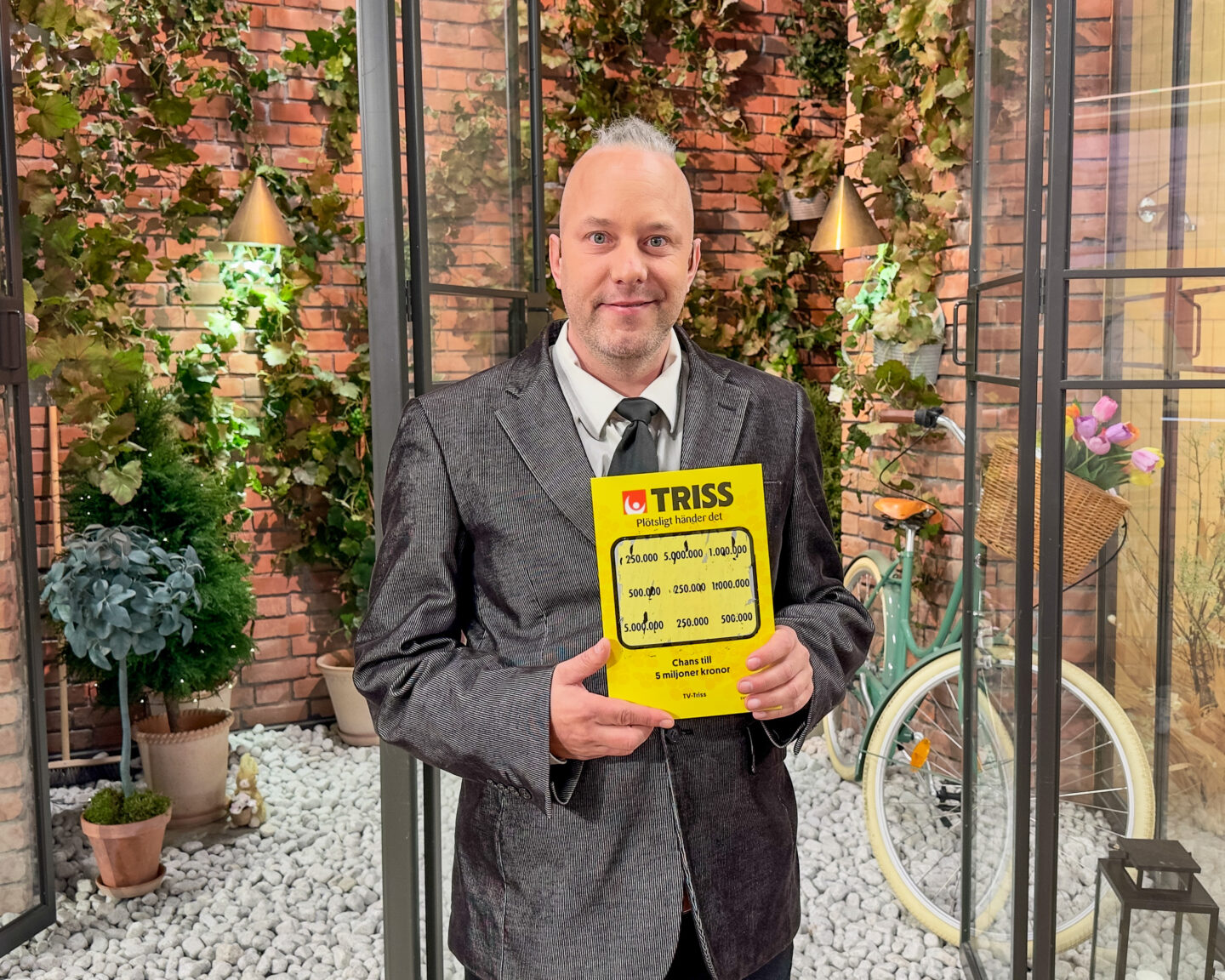 Anders från Broby vann 250 000 kronor på Triss i TV4 Nyhetsmorgon. Nu väntar en drömresa till England för att se Manchester United spela.