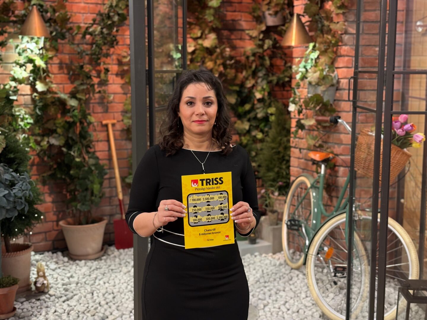 Hökerumsbon Parisa skrapade Triss i tv – först ut från orten i år