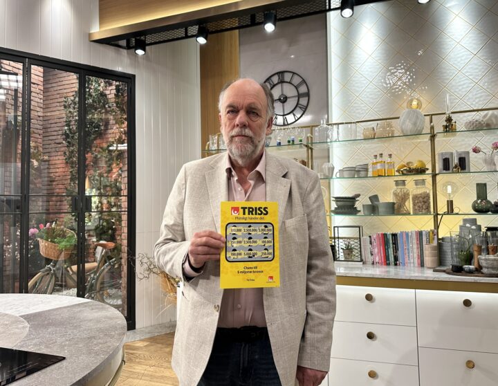 En fralla och en Trisslott på macken ledde till Triss i tv för Willy från Säffle, som under tisdagsmorgonen tog plats i TV4 Nyhetsmorgon för att skrapa Triss. Trisslott nummer sju ledde till en vinst på 100 000 kronor. För vinsten väntar nu en lite mer guldkantad vardag och resor med husbilen.