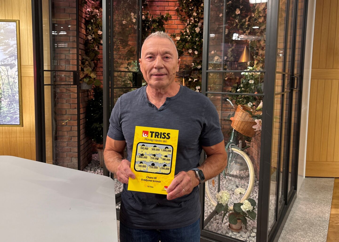 Nyblivne pensionären Conny från Floda vann 100 000 kronor på Triss i tv – firar med Italienresa
