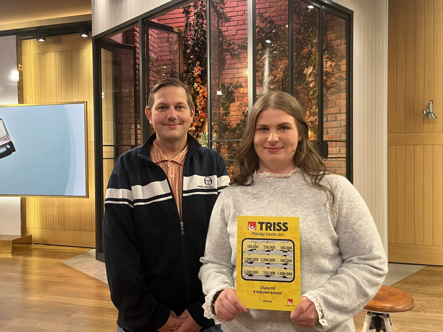 Under onsdagens direktsändning i TV4 Nyhetsmorgon skrapade Natalie fram 100 000 kronor – en välkommen inflyttningspresent till parets nya hus.